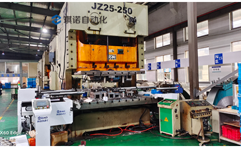 250T沖床三次元機(jī)械手，BYD新能源汽車(chē)